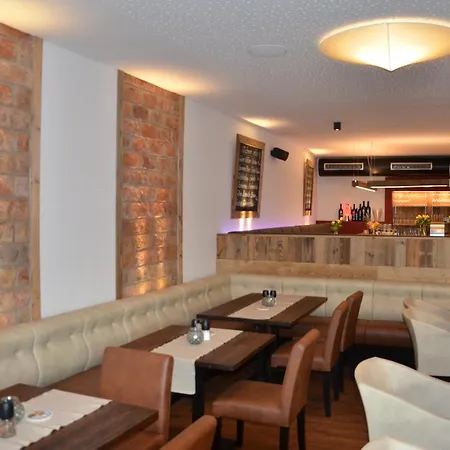 特劳伯酒店 酒店 3*